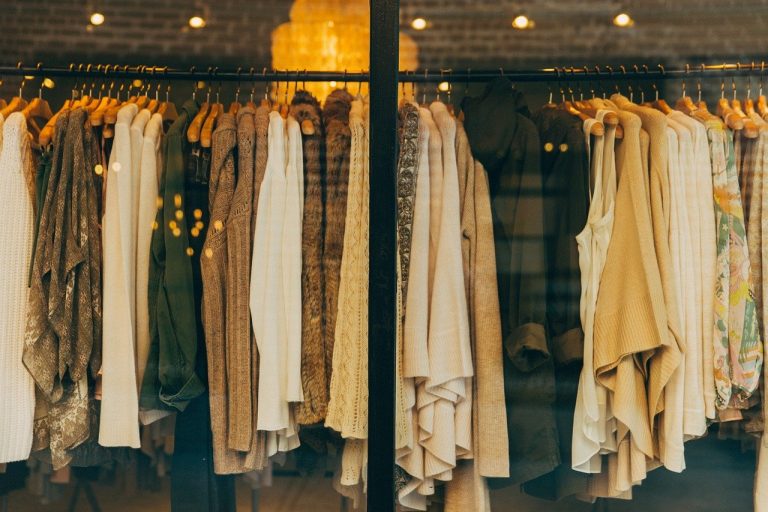 Moda plus size, czyli jak wyglądać i czuć się kobieco?