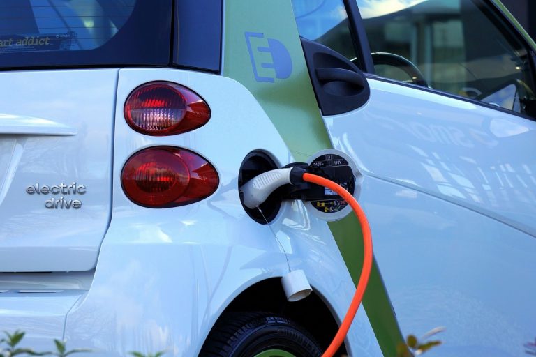 Samochód elektryczny – jakie korzyści wynikają z jego użytkowania?