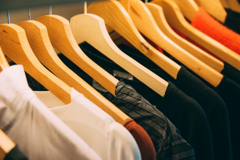 Koszulki męskie polo – kiedy wypada je nosić?