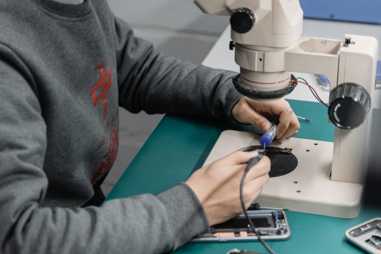 Naprawa wyświetlacza Samsung – na czym polega?