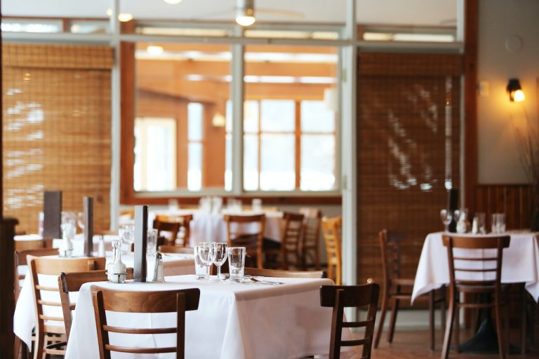 Restauracja na spotkanie ze znajomymi – gdzie się wybrać?