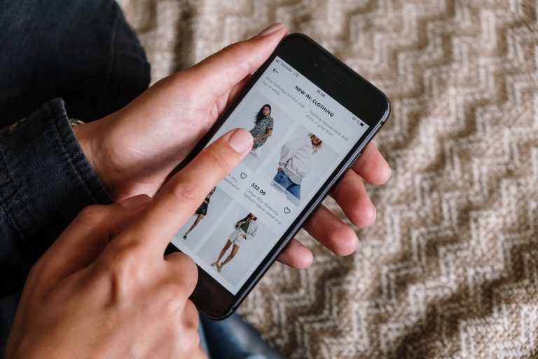 5 powodów, dla których warto kupować ubrania online