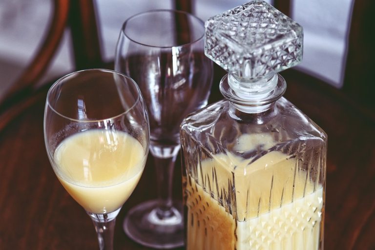 Czym powinna wyróżniać się idealna karafka do whisky?