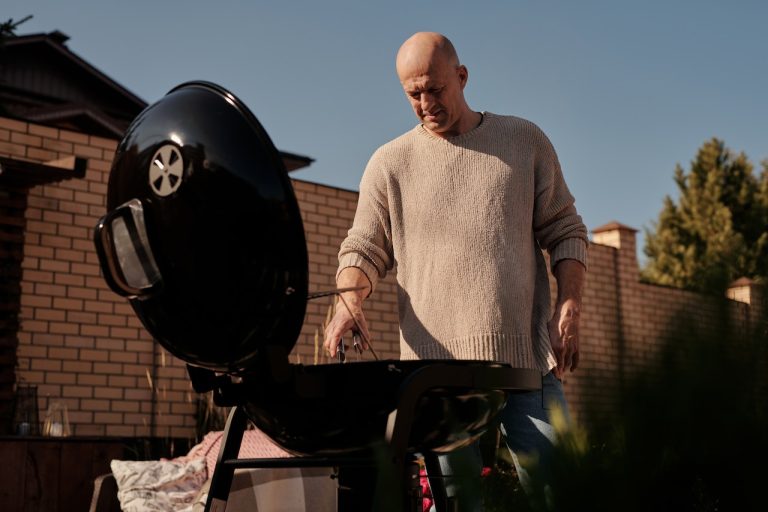 Jakie zalety mają węglowe grille ogrodowe?